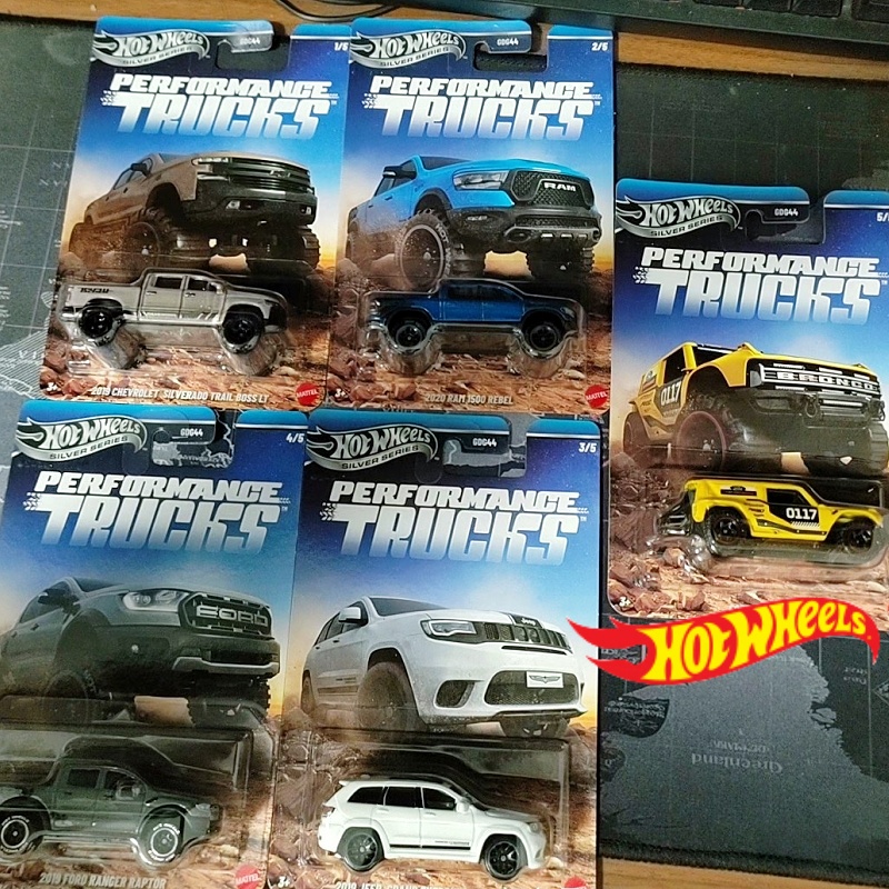 Mattel Toy Hot Wheels - شاحنات هوت ويلز بيرفورمانس الجديدة لعام